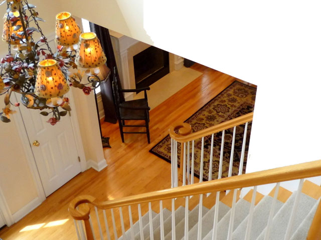 Synder up to down staircase design